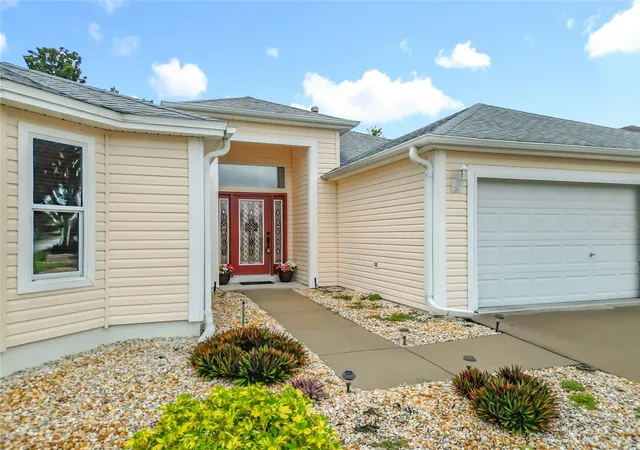 Photo 2 of Single family home for sale at 16946 Se 93rd Cuthbert Cir, The Villages, FL 32162 | MLS# OM711180 | Listing updated on 2026-08-28