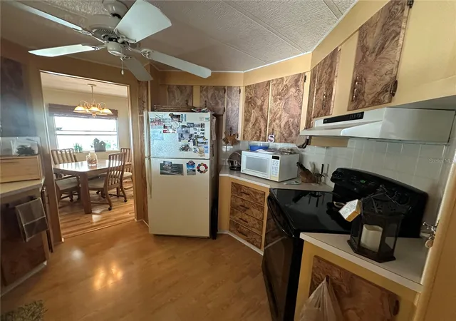 Photo 3 of Manufactured home for sale at 5800 Forsythia Rd, Venice, FL 34293 | MLS# N6140946 | Listing updated on 2026-04-13