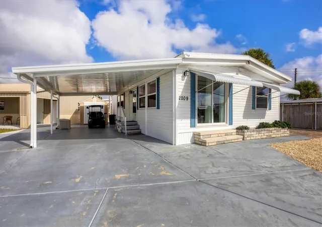 Photo 4 of Manufactured home for sale at 2209 Iowa Ave, Bradenton, FL 34207 | MLS# A4668040 | Listing updated on 2026-08-02