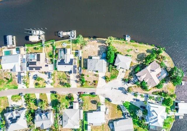 36th image of 828 Blue Heron Blvd, Ruskin, FL 33570 | MLS# TB8436591
