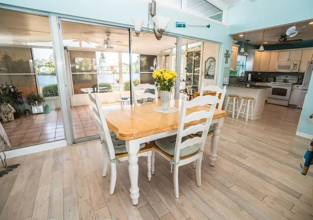 4th image of 828 Blue Heron Blvd, Ruskin, FL 33570 | MLS# TB8436591