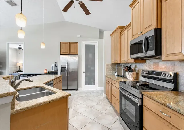 4th image of 601 Hamlin St, Nokomis, FL 34275 | MLS# A4668073