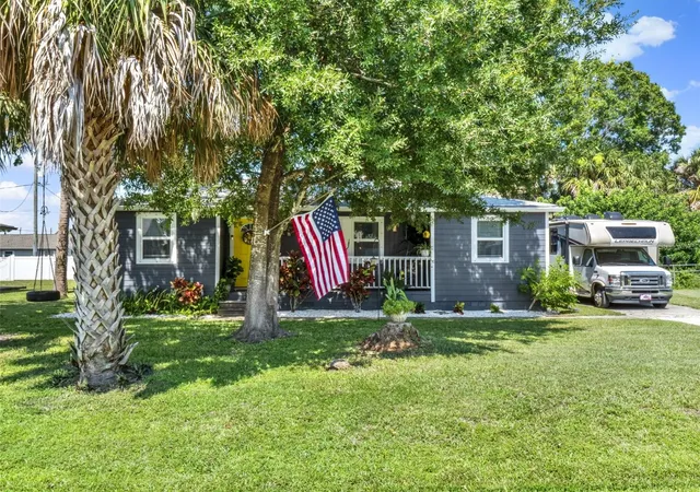 Homes for sale in Edgewater, FL | 2721 Evergreen Dr, Edgewater, FL 32141 | MLS# O6351581