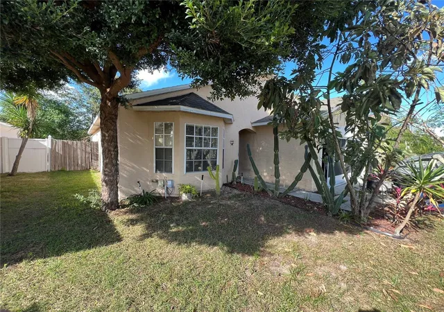 Photo 2 of Single family home for sale at 2814 Palm Isle Way, Orlando, FL 32829 | MLS# V4945336 | Listing updated on 2026-09-01