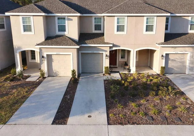 Photo 2 of Townhouse for sale at 3587 Davenport Crk Ct, Kissimmee, FL 34746 | MLS# S5136434 | Listing updated on 2026-08-29