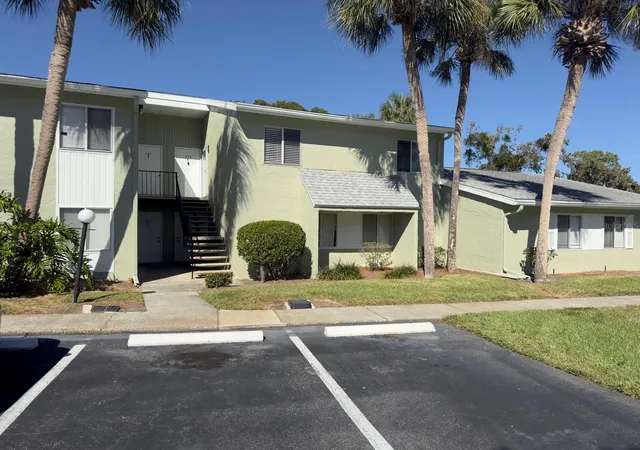 1st image of 559 B Fairways Cir, Ocala, FL 34472 | MLS# TB8436936