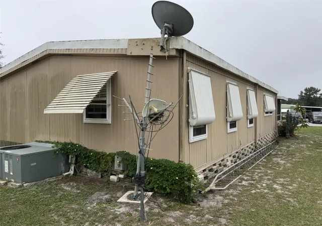 Photo 2 of Manufactured home for sale at 9072 Lake Point Blvd, Lake Wales, FL 33898 | MLS# P4936659 | Listing updated on 2026-10-02