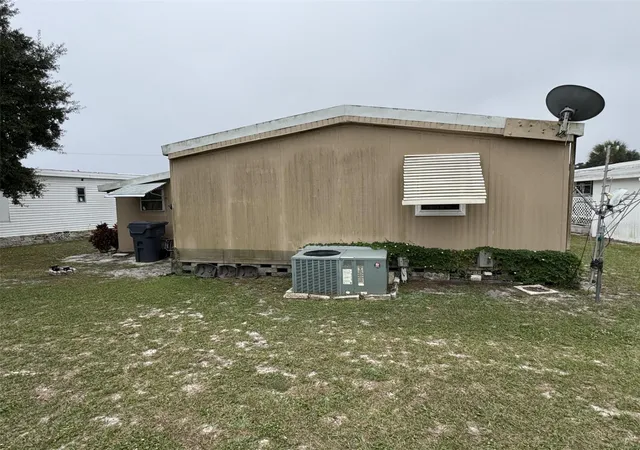 Photo 3 of Manufactured home for sale at 9072 Lake Point Blvd, Lake Wales, FL 33898 | MLS# P4936659 | Listing updated on 2026-10-02