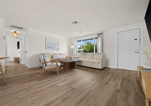 Photo 3 of Single family home for sale at 219 Coral Rd, Venice, FL 34293 | MLS# A4668201 | Listing updated on 2026-08-26