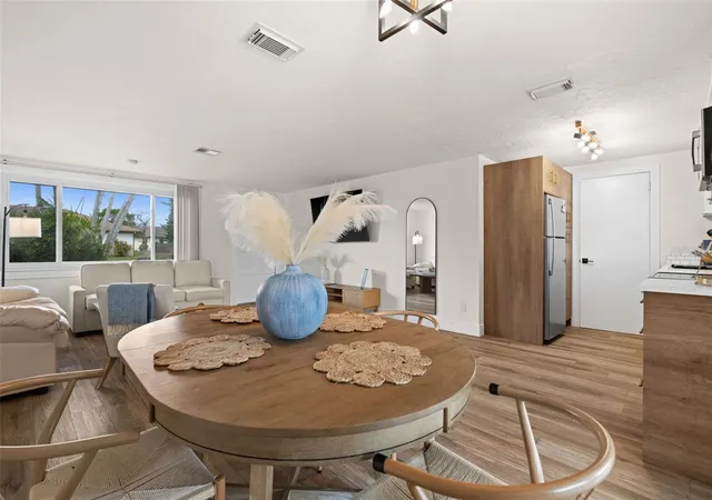 Photo 4 of Single family home for sale at 219 Coral Rd, Venice, FL 34293 | MLS# A4668201 | Listing updated on 2026-08-26
