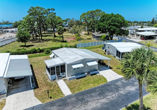 Photo 4 of Manufactured home for sale at 348 Tropic Dr, Osprey, FL 34229 | MLS# A4668240 | Listing updated on 2026-09-26