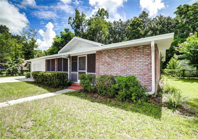 Photo 1 of Single family home for sale at 614 Powell St, Wildwood, FL 34785 | MLS# W7879849 | Listing updated on 2026-05-01