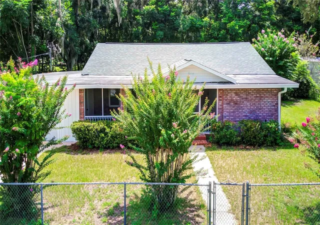 Photo 2 of Single family home for sale at 614 Powell St, Wildwood, FL 34785 | MLS# W7879849 | Listing updated on 2026-05-01