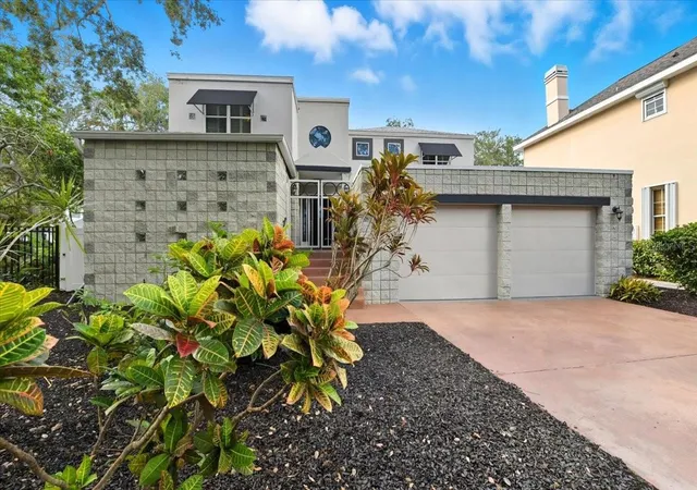 3rd image of 2713 Chambray Ln, Tampa, FL 33611 | MLS# TB8437379