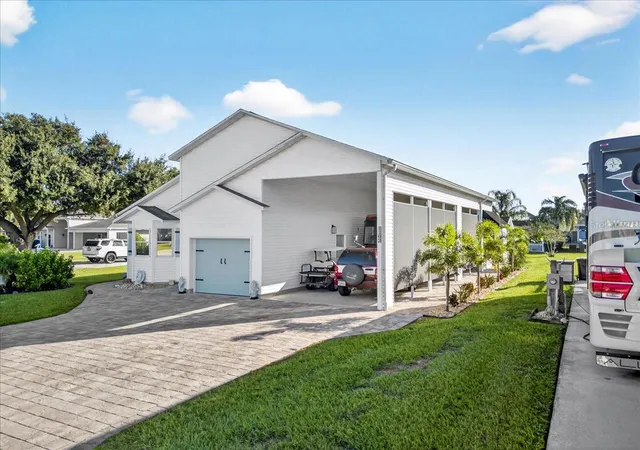 2nd image of 1102 Motorcoach Dr, Polk City, FL 33868 | MLS# L4956583