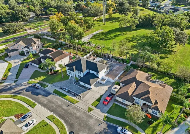 3rd image of 352 Radisson Pl, Oviedo, FL 32765 | MLS# O6352441