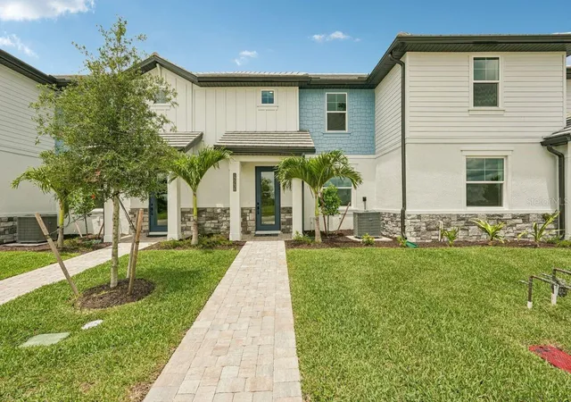 Photo 1 of Townhouse for sale at 17736 Broadleaf Loop, Venice, FL 34293 | MLS# R4910081 | Listing updated on 2026-08-13