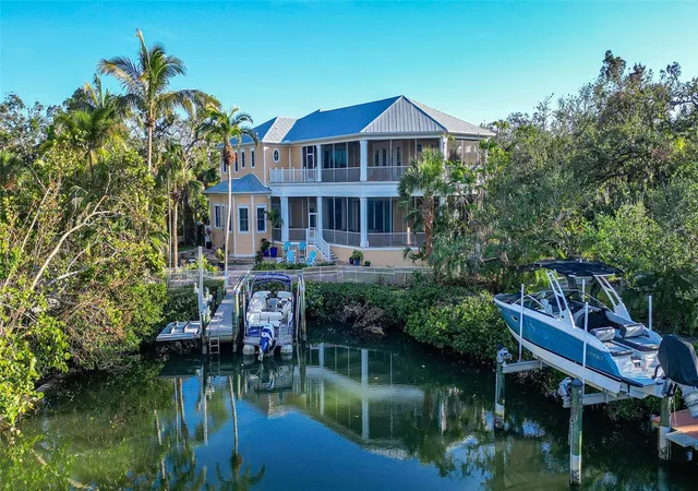 Homes for sale in Sarasota, FL | 5309 Hidden Harbor Rd, Sarasota, FL 34242 | MLS# A4668550