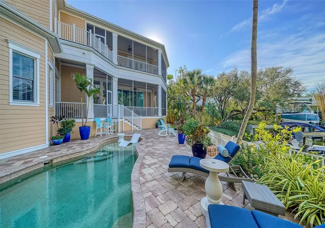 Homes for sale in Sarasota, FL | 5309 Hidden Harbor Rd, Sarasota, FL 34242 | MLS# A4668550