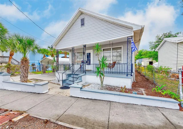 3rd image of 632 Cross St, Tarpon Springs, FL 34689 | MLS# TB8438161