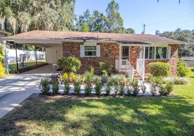 Photo 2 of Sale Pending at 150 Sw Fairway Dr, Keystone Heights, FL 32656 | MLS# GC534736 | Listing updated on 2026-10-01