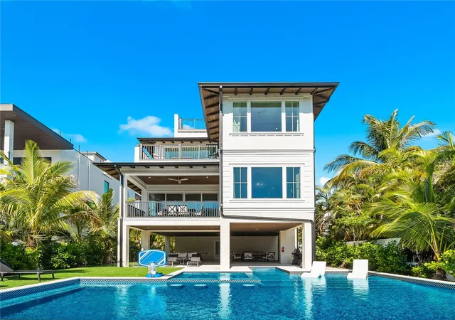 2nd image of 551 S Washington Dr, Sarasota, FL 34236 | MLS# A4668634