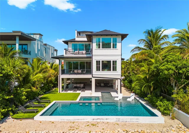 3rd image of 551 S Washington Dr, Sarasota, FL 34236 | MLS# A4668634
