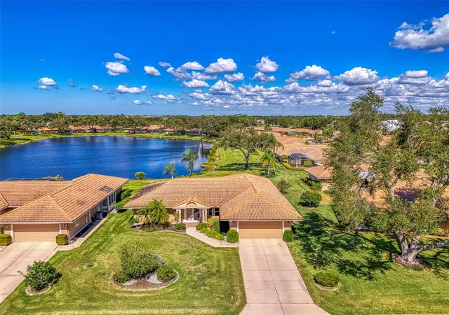 Photo 2 of Single family home for sale at 3168 E Village Dr, Venice, FL 34293 | MLS# N6141026 | Listing updated on 2026-10-07