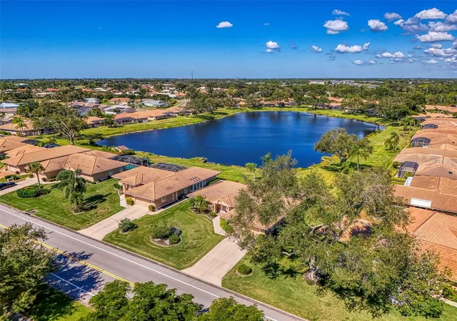 Photo 4 of Single family home for sale at 3168 E Village Dr, Venice, FL 34293 | MLS# N6141026 | Listing updated on 2026-10-07