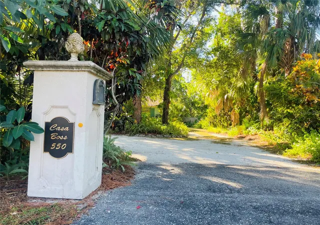 3rd image of 550 46Th St, Sarasota, FL 34234 | MLS# A4668768