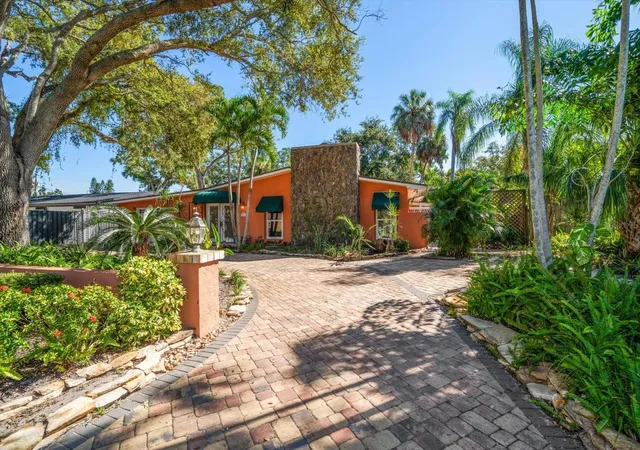 Photo 3 of Single family home for sale at 3033 82Nd Wy N, Saint Petersburg, FL 33710 | MLS# TB8438986 | Listing updated on 2026-10-24