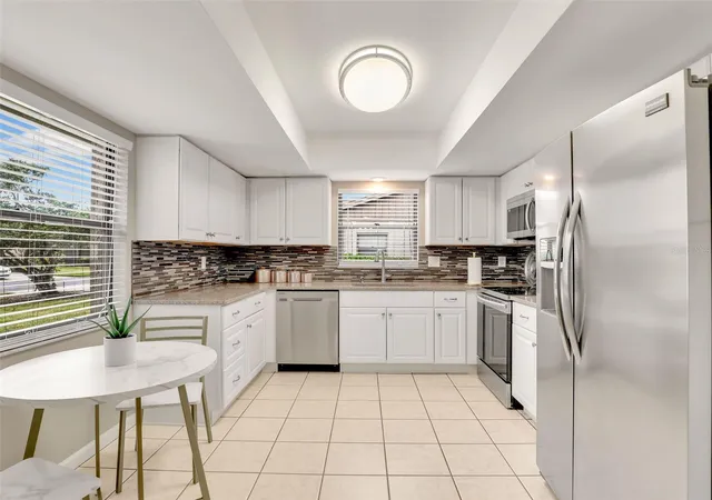 Photo 3 of Single family home for sale at 623 Oak Hill Cir #28, Sarasota, FL 34232 | MLS# C7516464 | Listing updated on 2026-08-31