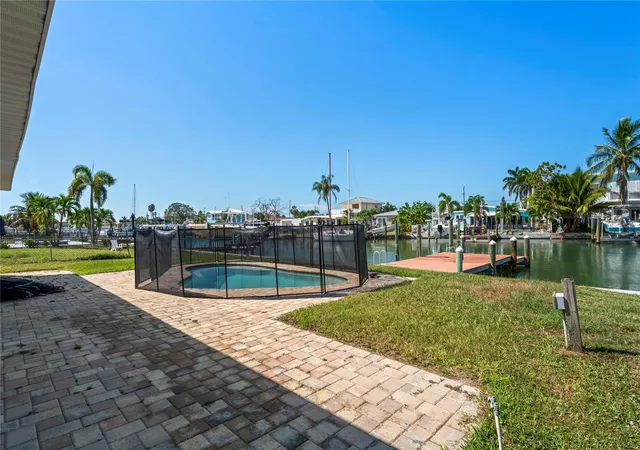 2nd image of 516 Crystal Dr, Madeira Beach, FL 33708 | MLS# TB8439054