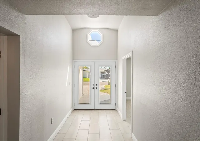 3rd image of 516 Crystal Dr, Madeira Beach, FL 33708 | MLS# TB8439054