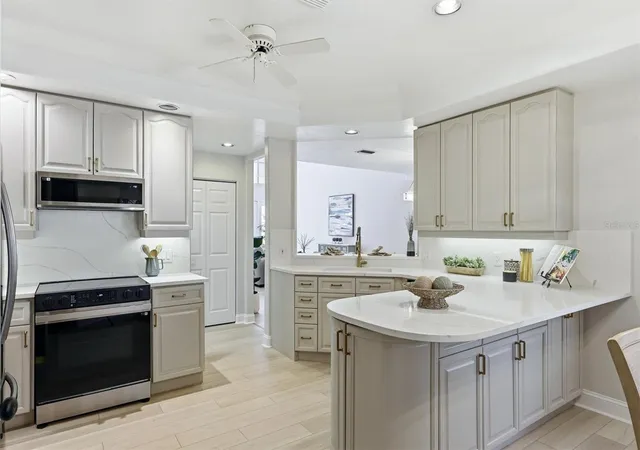 Listing Photo 5 - Condo for sale in building located at 1703 Starling Dr, SARASOTA, FL 34231 - Unit #1703