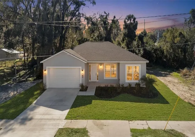Photo 1 of Single family home for sale at 902 Sw 2nd Street, Ocala, FL 34471 | MLS# OM711748 | Listing updated on 2026-06-16