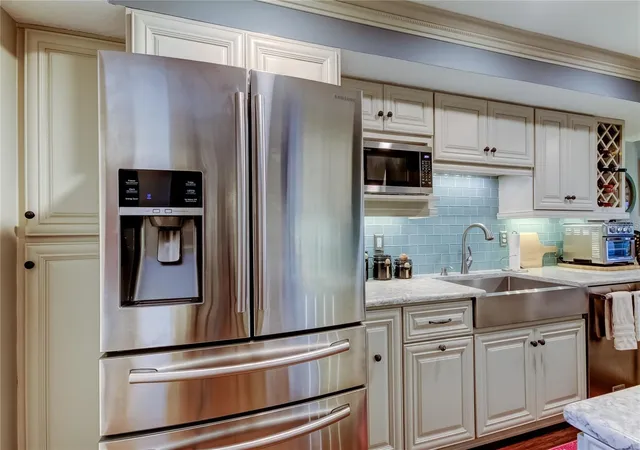 3rd image of 433 Paula Dr S, Dunedin, FL 34698