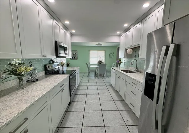 4th image of 1048 Porpoise Rd, Venice, FL 34293 | MLS# TB8439382