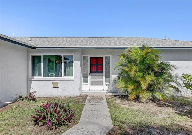 Photo 2 of Single family home for sale at 1048 Porpoise Rd, Venice, FL 34293 | MLS# TB8439382 | Listing updated on 2026-10-21