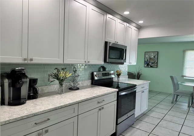 2nd image of 1048 Porpoise Rd, Venice, FL 34293 | MLS# TB8439382