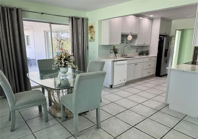 5th image of 1048 Porpoise Rd, Venice, FL 34293 | MLS# TB8439382