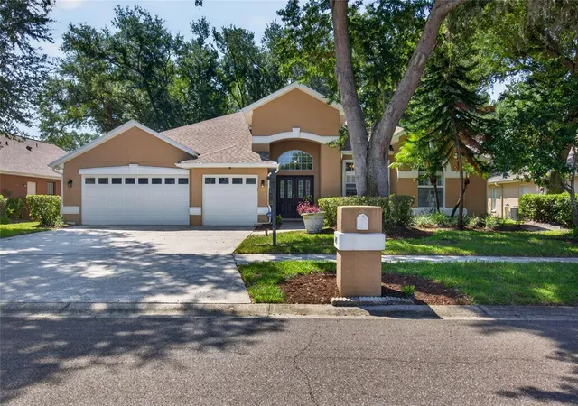 3rd image of 2243 Eagle Bluff Dr, Valrico, FL 33596 | MLS# TB8439468