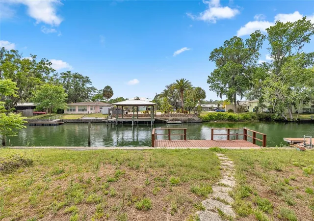 3rd image of 1218 Se 4Th Ave, Crystal River, FL 34429 | MLS# TB8439483
