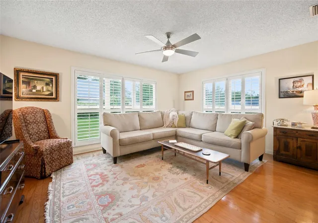 Photo 3 of Single family home for sale at 4517 Se 2nd Pl, Ocala, FL 34471 | MLS# OM711849 | Listing updated on 2026-09-22