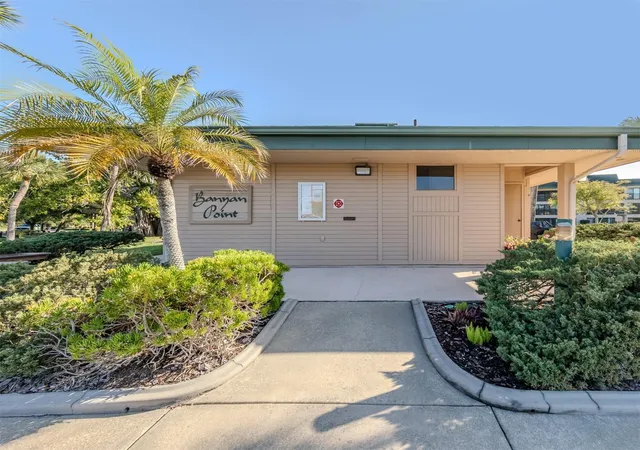 2nd image of 601 Shreve St, PUNTA GORDA, FL 33950
