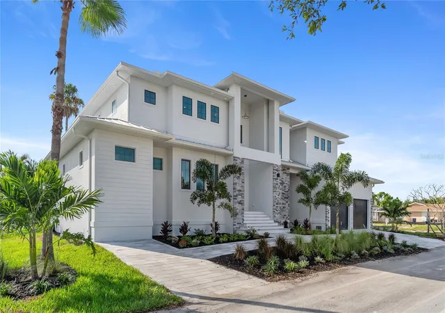 Photo 1 of Single family home for sale at 530 De Narvaez Dr, Longboat Key, FL 34228 | MLS# A4669195 | Listing updated on 2026-10-06
