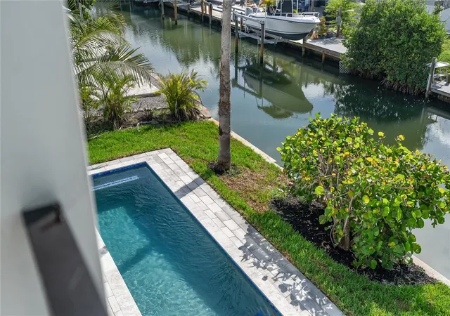 Photo 4 of Single family home for sale at 530 De Narvaez Dr, Longboat Key, FL 34228 | MLS# A4669195 | Listing updated on 2026-10-06