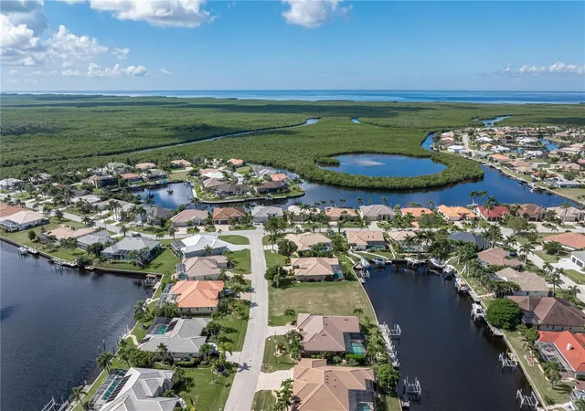 5th image of 452 Valletta Ct, Punta Gorda, FL 33950 | MLS# C7516610