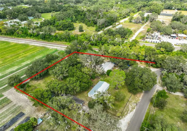 Photo 3 of Sale Pending at 1329 Wilkinson Dr, Plant City, FL 33566 | MLS# TB8440276 | Listing updated on 2026-09-22