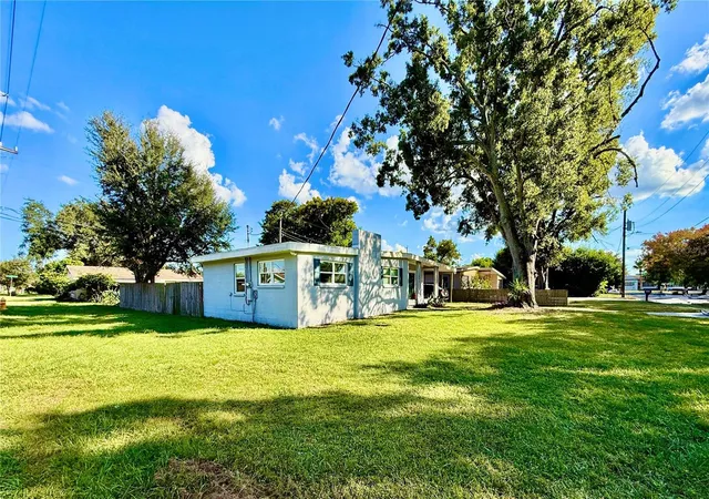 Photo 1 of Single family home for sale at 1604 Crystal Ct E, Lakeland, FL 33801 | MLS# TB8440429 | Listing updated on 2026-10-20